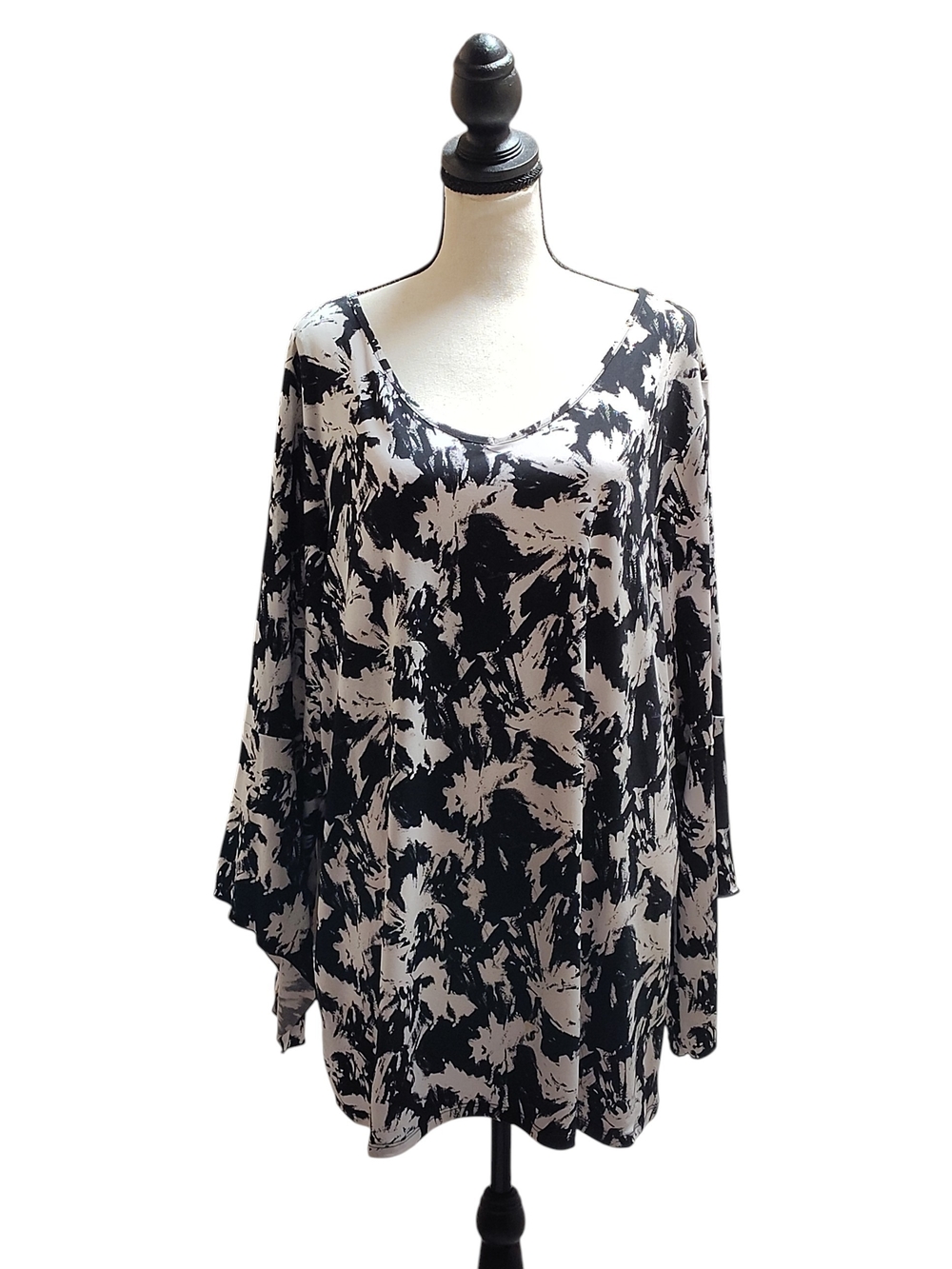 Cocomo Black and White Abstract Print Women’s Top Size 2X